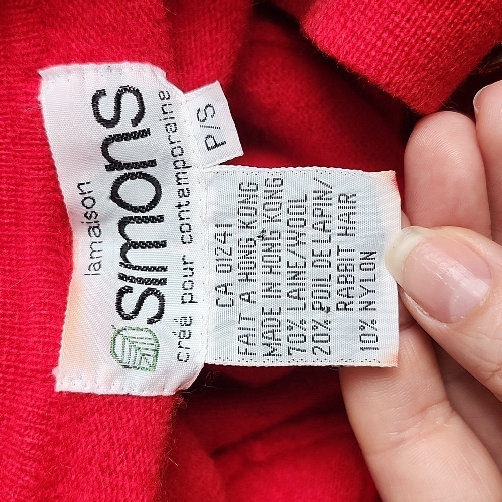 VINTAGE Made In Hong Kong red wool golden crest buttons old money cardigan - Picture 10 of 14